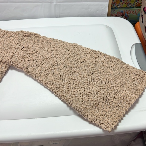 NEW Red LIP Graphic Popcorn Small POL Sweater - Picture 7 of 13